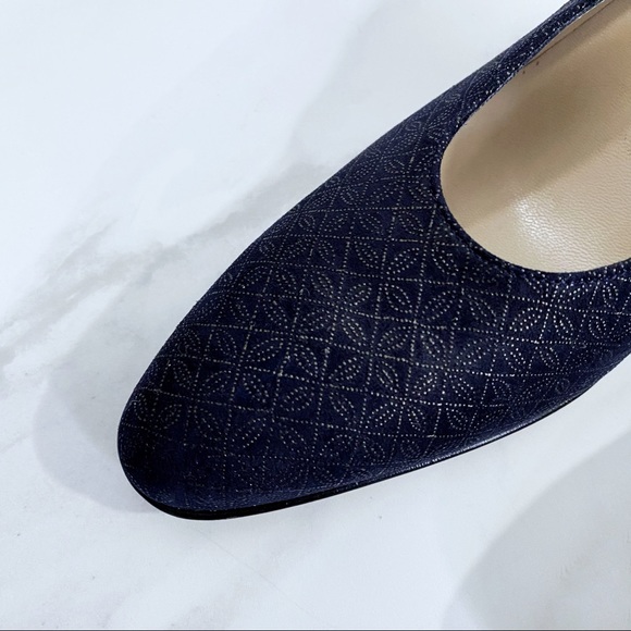 Salvatore Ferragamo Vintage Navy Almond Toe Art Deco Heels - Picture 4 of 11